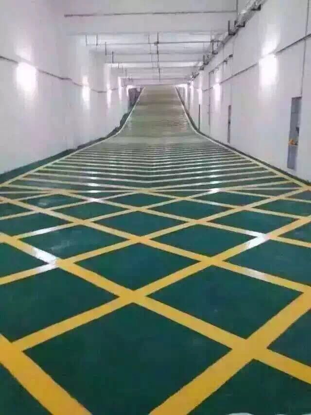 泉州地下停車(chē)場(chǎng)地坪漆廠家講下停車(chē)場(chǎng)地坪施工用哪種材料比較好