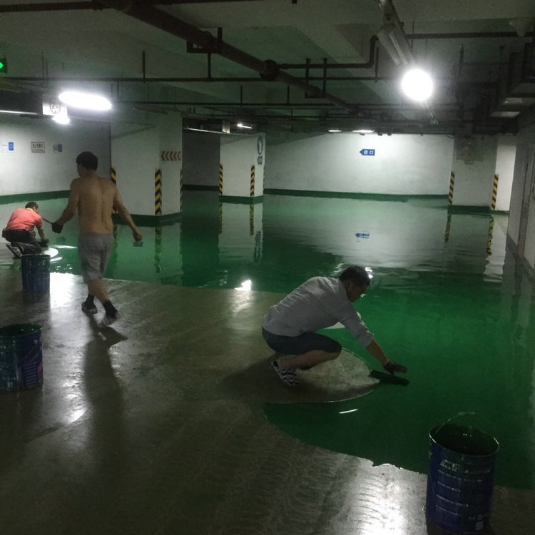 炎炎夏日，環(huán)氧地坪施工工人也“凌晨3點不回家”